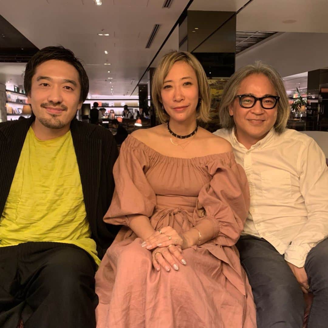 のインスタグラム：「Tokyo night story, with “Diner”. 備忘録。映画ダイナー試写会へ。 生き切るって食べるんだな。耽美的バイレンス、蜷川実花ワールド堪能させて頂きました。実花ちゃんおめでとう㊗️ #まじ面白かった #movie #diner #ダイナー #mikaninagawa #goodvibesonly #goodneighbors #thisistokyo #thisisjapan」
