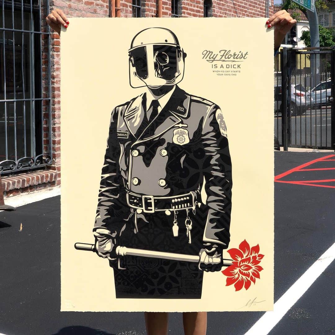Shepard Faireyさんのインスタグラム写真 - (Shepard FaireyInstagram)「MY FLORIST IS A DICK AVAILABLE TUESDAY, JUNE 25TH!﻿⠀ ⠀⠀⠀⠀⠀⠀⠀⠀⠀﻿⠀ According to co-curator of "Facing the Giant: Three Decades of Dissent," Pedro Alonzo: This work points out society’s blindness to a rigged system and systemic abuse of power. The use of the sinister soldier-like police officer in riot gear mirrors the riots in Ferguson, Missouri caused by the fatal shooting of 18-year-old Michael Brown by police officer Darren Wilson. The image builds on a previous piece, “I’m Gonna Kick Your Ass and Get Away With It,” which deals with Fairey’s personal experience with police brutality. Having been jailed for putting art in public space, the artist has intimate knowledge of police brutality. Apart from being struck in the face by an officer while handcuffed, Fairey, a type 1 diabetic, has been denied insulin while incarcerated; a life-threatening situation. The artist explains that the title, “My Florist is a Dick,” is an ironic statement referring to the surprise we’d feel if the local florist was a “sadistic asshole,” but that we should not be surprised that “cops are often dicks who abuse power.” The flower inserted into the end of the baton is a metaphor Fairey uses to convey non-violent protest. The skull under the riot helmet is a reference to John Carpenter’s 1988 film, “They Live,” in which an alien elite rules the planet. They control humanity through the use of subliminal messaging in advertising.﻿⠀ ⠀⠀⠀⠀⠀⠀⠀⠀⠀﻿⠀ My Florist is a Dick. Serigraph on 100% Cotton Custom Archival Paper with hand-deckled edges. 30 x 41 inches. Signed by Shepard Fairey. Numbered edition of 89. Comes with a certificate of authenticity. $900. Available Tuesday, June 25th @ 10 AM PDT at store.obeygiant.com/collections/prints. Max order: 1 per customer/household. *Orders are not guaranteed as demand is high and inventory is limited.* Multiple orders will be refunded. International customers are responsible for import fees due upon delivery.⁣ ALL SALES FINAL.」6月21日 5時32分 - obeygiant