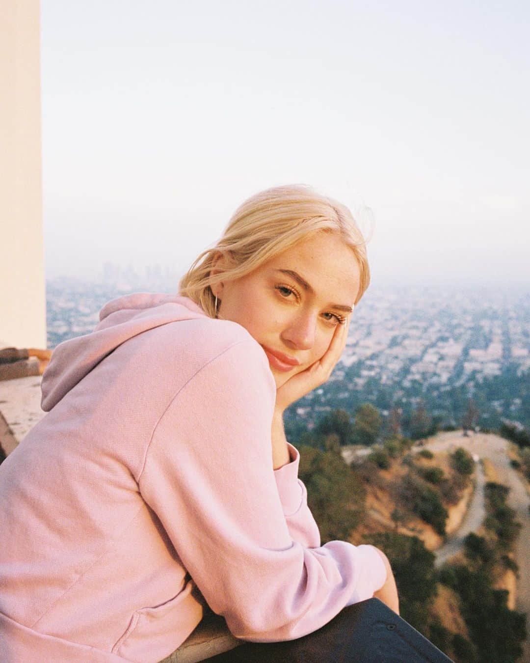 Bryant Eslavaさんのインスタグラム写真 - (Bryant EslavaInstagram)「it’s @kennedyclairewalsh last day in LA- here are some photos i took of her during her trip / • slide 👈 to see more •」6月21日 5時44分 - bryant
