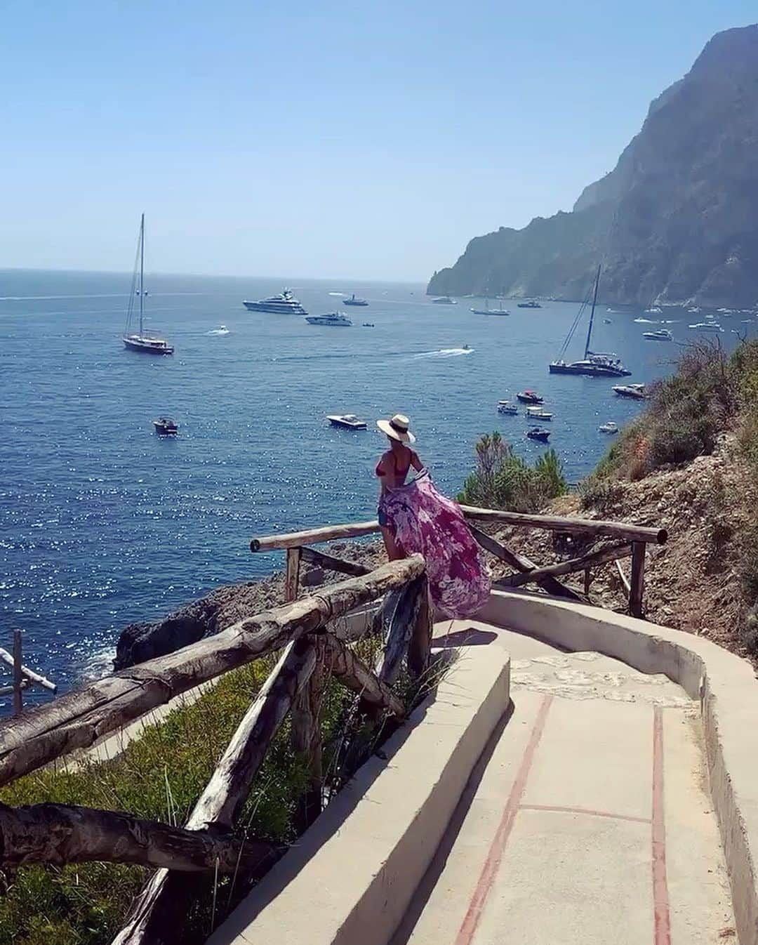 ニコール・シャージンガーさんのインスタグラム写真 - (ニコール・シャージンガーInstagram)「Feeling free 🕊 in #Capri」6月21日 5時49分 - nicolescherzinger