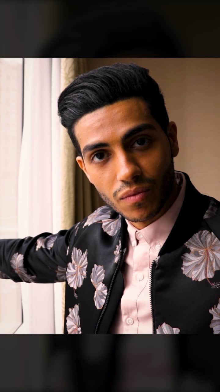 メナ・マスードのインスタグラム：「There’s no place like home! Ending our #Aladdin press tour in Toronto was beyond special & so happy to have brought the film to my home town and old high school! #TheSix was unreal, you really made me feel special. Thank you Toronto 🇨🇦 📹 @stirlingbrandon」