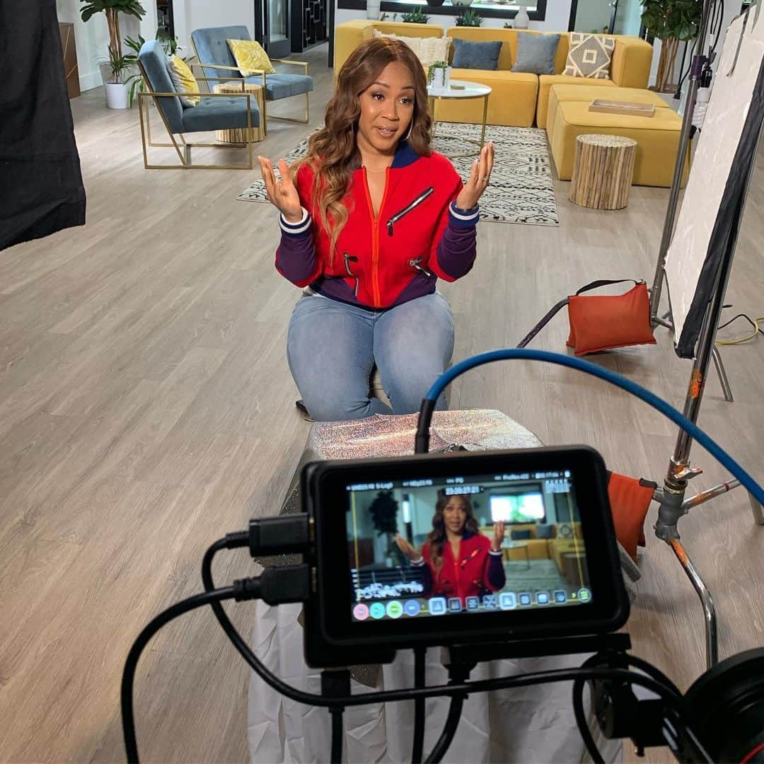 エリカ・キャンベルさんのインスタグラム写真 - (エリカ・キャンベルInstagram)「#workflow #EricaCampbell jacket by @jaredlamar hair by @iammichab makeup by @rebekahaladdin」6月21日 6時08分 - imericacampbell