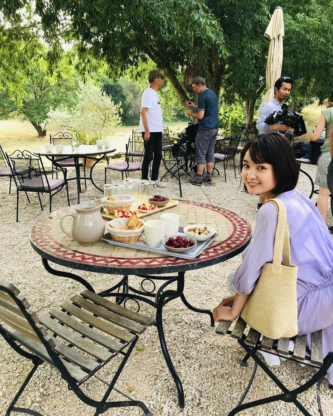 葵わかなさんのインスタグラム写真 - (葵わかなInstagram)「#lavender#Provence  正解は、、、フランス🇫🇷 素敵な景色に素敵な花、周りには素敵な人々がいました。  色んな情熱、夢、物語があって、すごくカッコよかった😳  日本はこの土地からはすごく離れているけど、 同じ様に夢をみて物語を生きる、情熱を持って。  出来たらいいなと思った👍  あと数日。 さみしいなぁ！」6月21日 6時12分 - aoiwakana0630