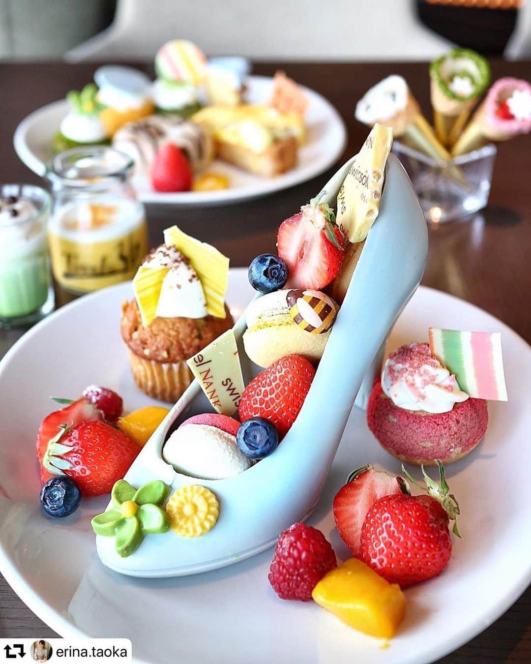 スイスホテル南海大阪さんのインスタグラム写真 - (スイスホテル南海大阪Instagram)「#FridayFanFeature: Every girl's dream - a fashionable plate of sweets! Thanks @erina.taoka for giving us a taste of your Sweet Chocoholic Pastel Buffet experience!  Have any photos at the Swissôtel Nankai Osaka? Tag us #LiveItWellOsaka for a chance to be featured!」6月21日 6時38分 - swissotelnankaiosaka_official