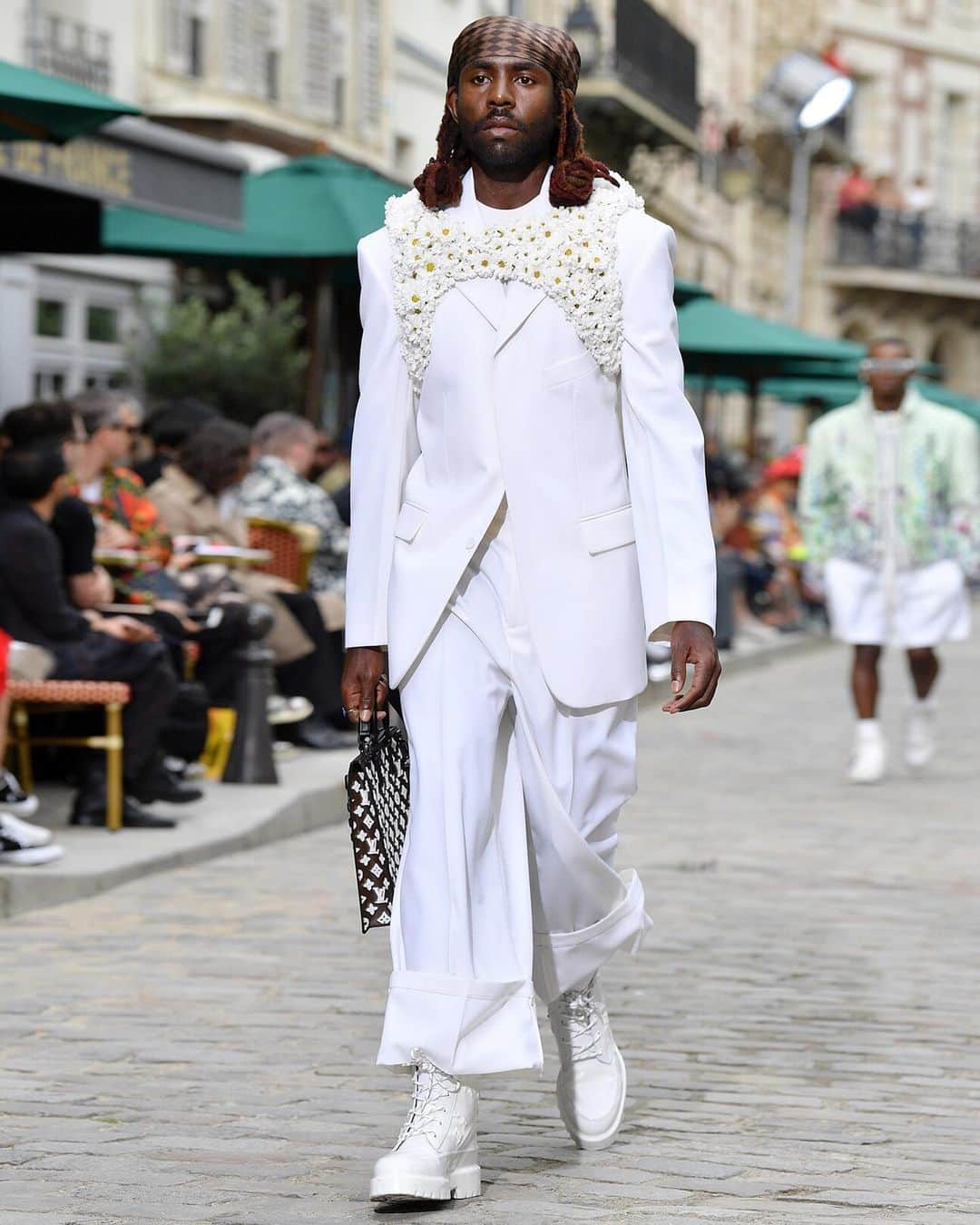 GQさんのインスタグラム写真 - (GQInstagram)「Dev Hynes looking positively angelic on the runway for the Louis Vuitton S/S 20 show. #BigFitoftheDay #pfw」6月21日 6時48分 - gq
