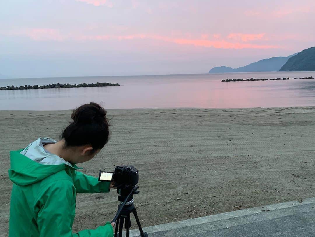 本間愛花さんのインスタグラム写真 - (本間愛花Instagram)「_ 今日も海から撮影スタート 4時半の朝焼け  #京都 #舞鶴 #丹後神崎 #海 #朝焼け #綺麗」6月21日 6時43分 - aikahonma