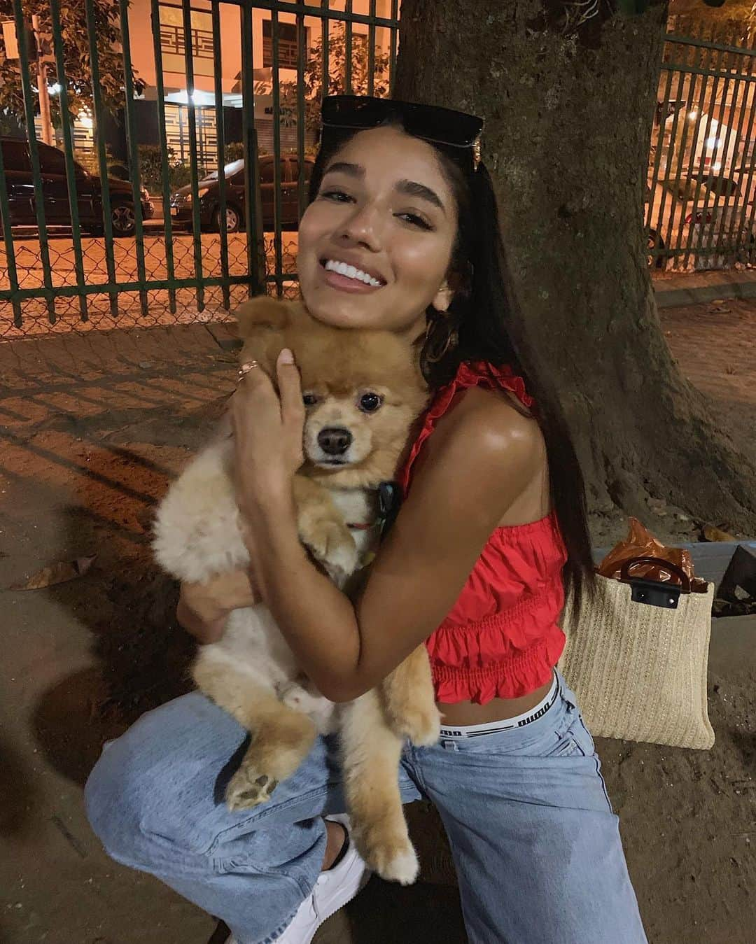 イヴァンナ・ヴェンチュラさんのインスタグラム写真 - (イヴァンナ・ヴェンチュラInstagram)「Found a dog park, fell in love. 🤦🏽‍♀️😩@revolve #revolvearoundtheworld」6月21日 7時05分 - yoventura