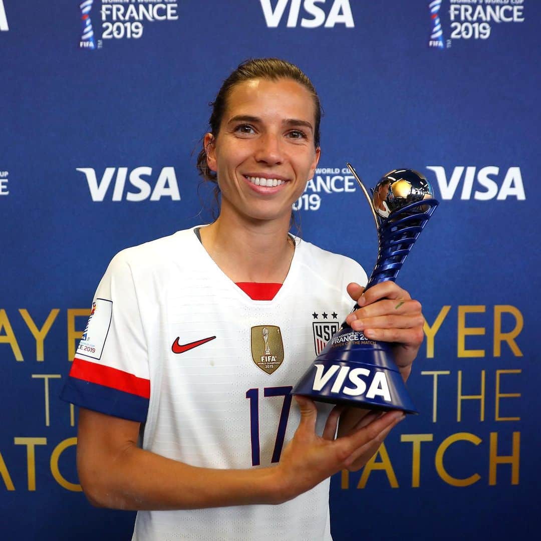 FIFAワールドカップさんのインスタグラム写真 - (FIFAワールドカップInstagram)「Congratulations to 🇺🇸 @tobinheath! The #PlayeroftheMatch presented by Visa for #SWEUSA! #FIFAWWC」6月21日 7時25分 - fifaworldcup