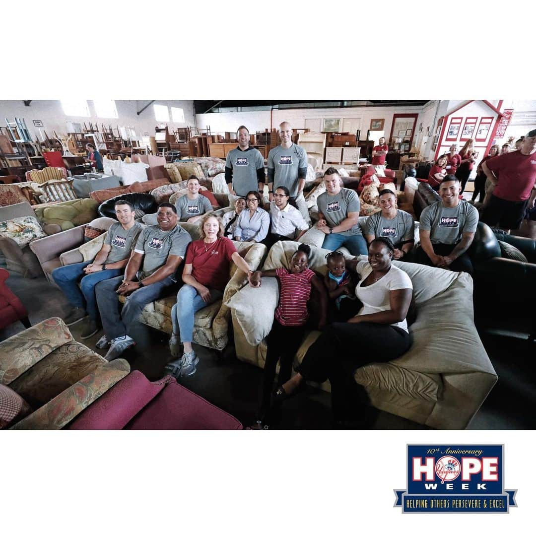 ニューヨーク・ヤンキースさんのインスタグラム写真 - (ニューヨーク・ヤンキースInstagram)「Today's #HOPEWeek honoree is @furnituresharehouse, which collects gently used furniture and gives away to families in need. We hauled a donation up to their warehouse in Westchester and then helped a couple of deserving families pick furniture for their homes.」6月21日 7時27分 - yankees