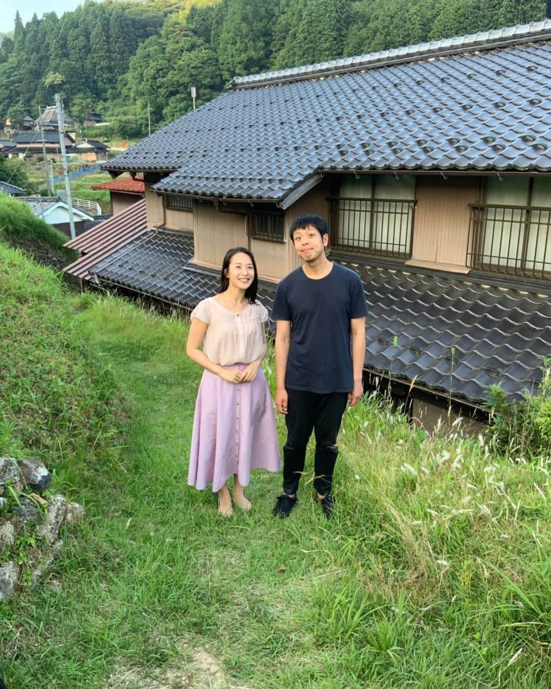 のインスタグラム：「昨日で、 俳優の倉島憲さんが クランクアーップ👏🏻👏🏻 なんと倉島さんも新潟生まれ✨ 私の父が経営している、 新潟市にあるLive Bar Mush にも 行ったことがあるのだとか！！ 凄い偶然〜〜！！ ありがとうございました、 お疲れ様でございましたー😆 #俳優 #倉島憲」
