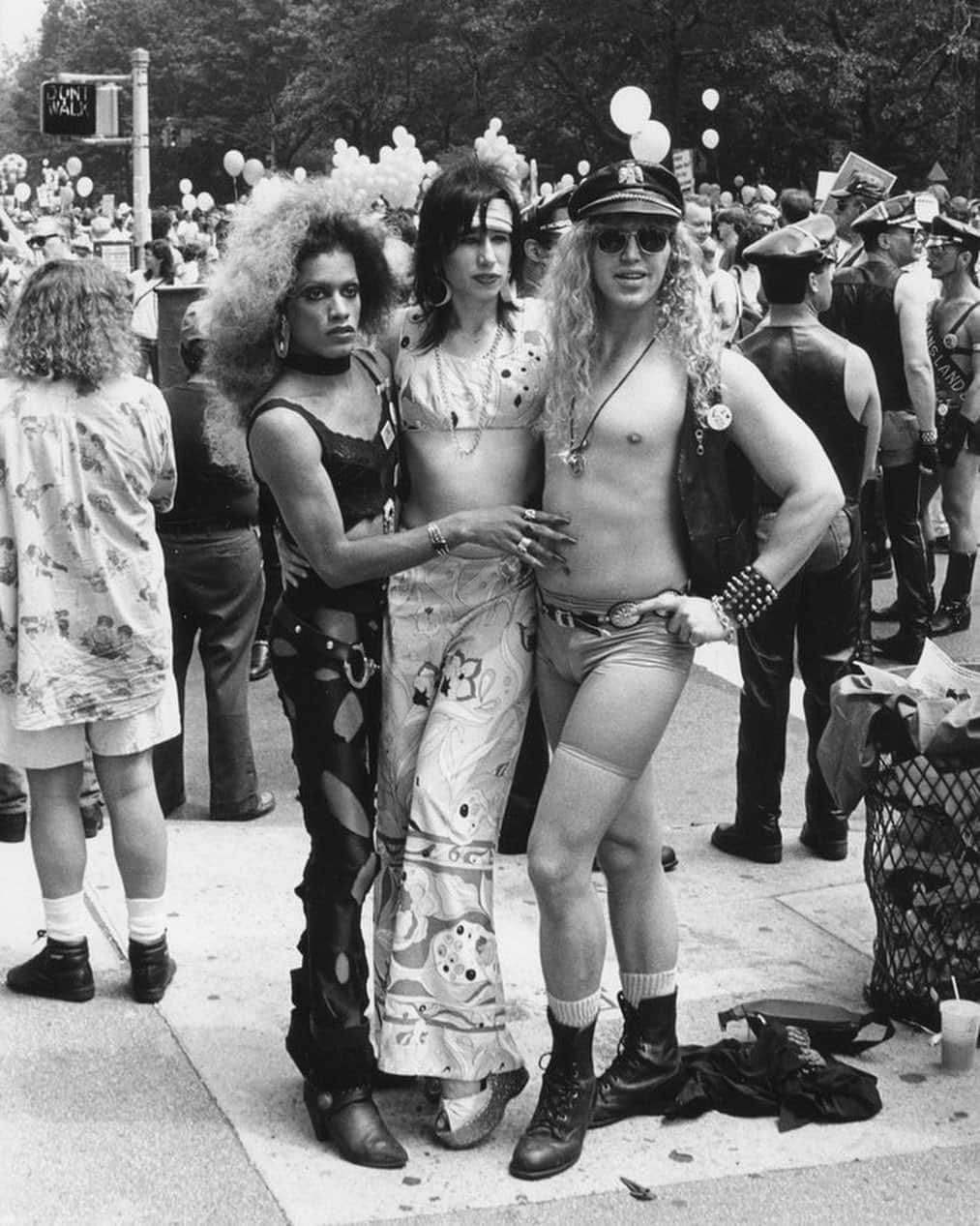 The New Yorkerさんのインスタグラム写真 - (The New YorkerInstagram)「The photographer Fred W. McDarrah was there for New York’s pre- and post-Stonewall days. He saw and recorded it all: the young queer people who were tired of being told that their way of being was obscene, that the families they’d made were twisted. Tap the link in our bio to see more of the photographs McDarrah took after that historic night on Christopher Street.」6月21日 7時28分 - newyorkermag