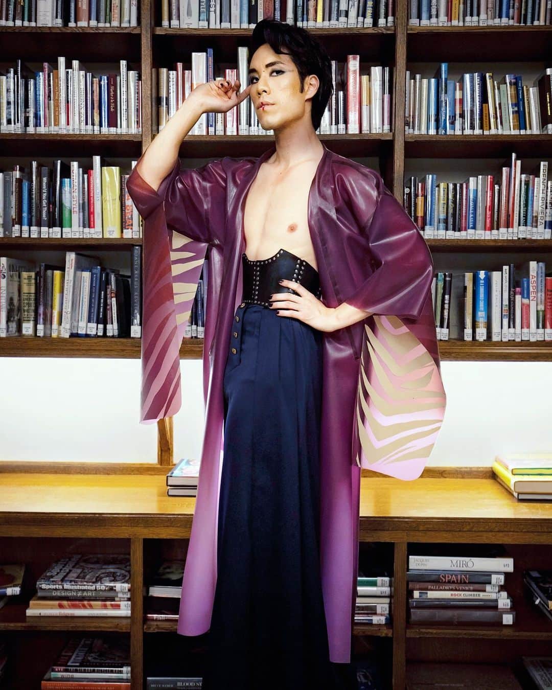 ユージン・リー・ヤンのインスタグラム：「The library is latex. 👘 #TrevorLIVE  Styling: @lisajarvis_stylist  Kimono: @tableaux_vivants @adamgkrueger  Pants: @ezieny_official  Corset: @zanabayne  Shoes: @jefferywest_usa」