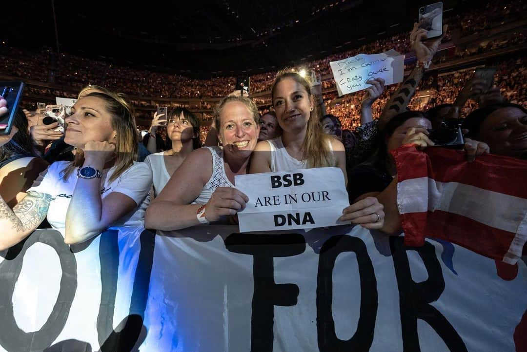 backstreetboysさんのインスタグラム写真 - (backstreetboysInstagram)「Danke Köln 🖤 #BSBKOL #DNAWorldTour」6月21日 7時53分 - backstreetboys