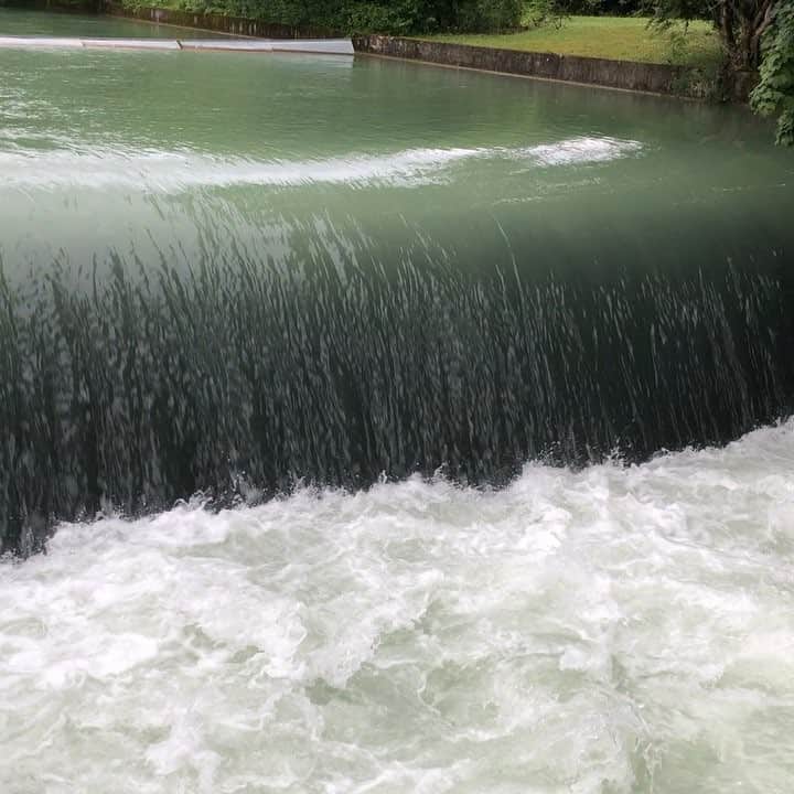 メアリー・マクドネルのインスタグラム：「Be Like Water #4.  Sometimes water is fierce... Do it!」