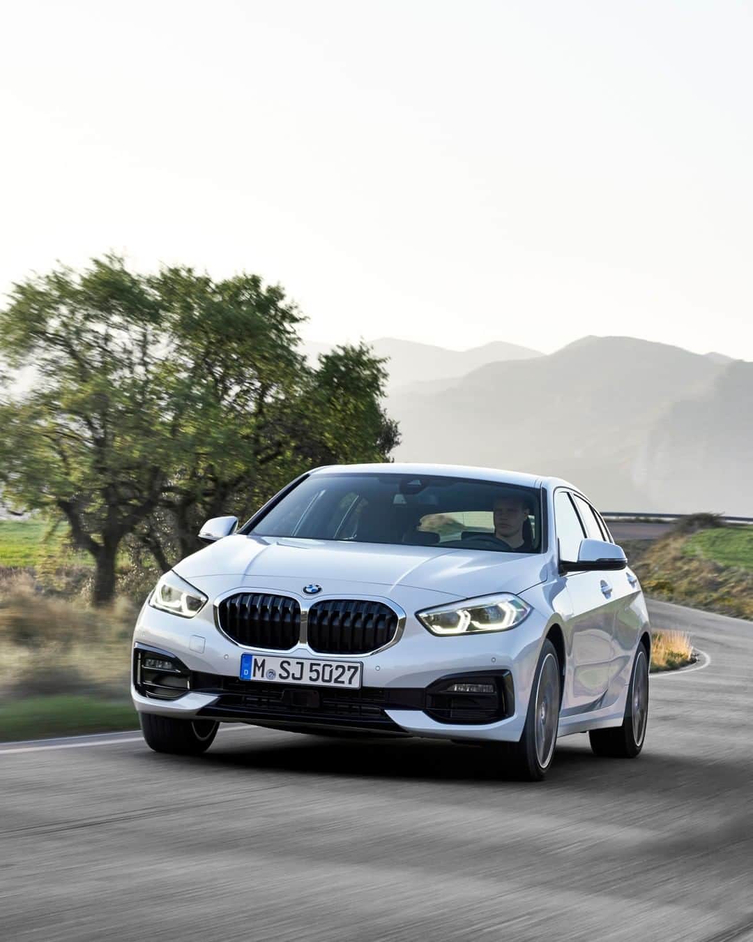 BMWのインスタグラム：「Always on the move, never settle, a real extrovert. The all-new BMW 1 Series. #THE1 #BMW #1Series」