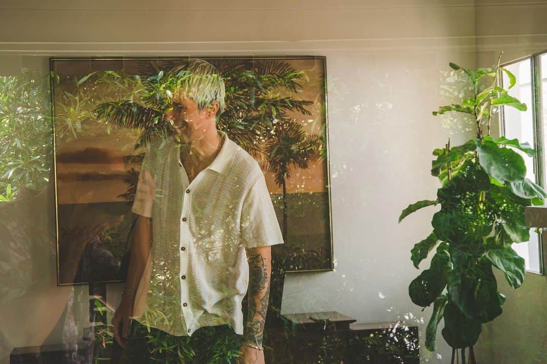 ル・ユースのインスタグラム：「Just handed in the next single. Life is good. 😚」