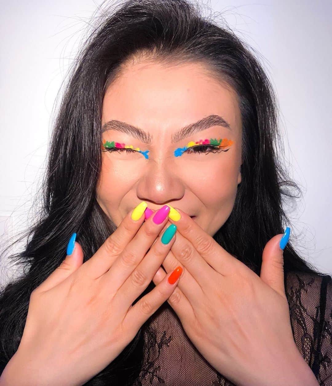 M·A·C Cosmetics Canadaさんのインスタグラム写真 - (M·A·C Cosmetics CanadaInstagram)「Let your true colours show loudly and proudly like M·A·C Artist @karmenxli! 🎨#MACLovesPride」6月21日 8時05分 - maccosmeticscanada