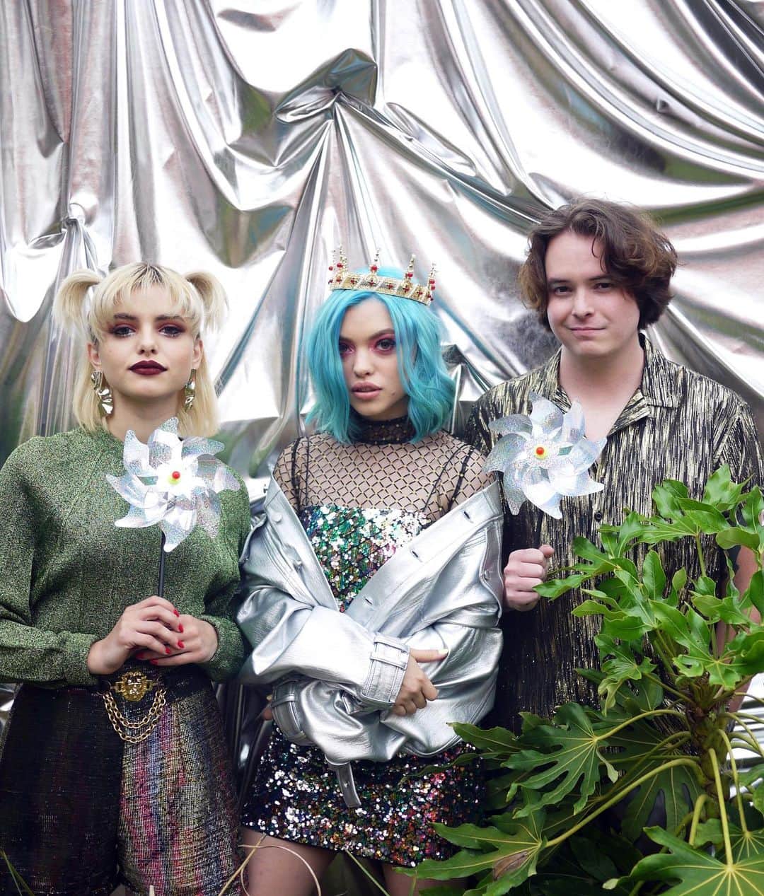 HEY VIOLETのインスタグラム：「we’re gonna be chatting with you guys during the premiere of the “close my eyes” video tomorrow at 10am PT on youtube!! link in bio 👀✨ // 📸: @valentinaaa」