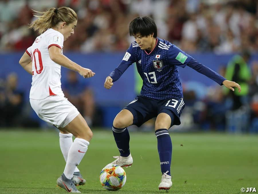 日本サッカー協会さんのインスタグラム写真 - (日本サッカー協会Instagram)「📸MATCH PHOTO ・ 後半に入っても、ギアを上げてきたイングランドに押し込まれる展開が続きましたが、#山下杏也加 選手を中心にしのいで試合を落ち着かせます。 ・ イングランドのゴールをこじ開けることはできず、0-2で試合は終了。グループステージを2位で突破し、日本時間6/26 4:00からオランダとベスト8進出をかけて戦います。 ・ FIFA女子ワールドカップフランス2019 📅6/20 日本時間4:00キックオフ 📍Stade de Nice #なでしこジャパン 🇯🇵 0-2🏴󠁧󠁢󠁥󠁮󠁧󠁿イングランド ・ ✍️JFA.jpでは、活動レポートを掲載中！ ・ ＜FIFA女子ワールドカップフランス2019＞ なでしこジャパン🇯🇵試合日程  6/10 25:00｜0-0アルゼンチン🇦🇷 6/14 22:00｜2-1 スコットランド🏴󠁧󠁢󠁳󠁣󠁴󠁿 6/20 04:00｜0-2イングランド🏴󠁧󠁢󠁥󠁮󠁧󠁿 6/26 04:00｜vsオランダ🇳🇱 📺フジテレビ系列、NHK BS、J SPORTSで生中継！ ・ #nadeshiko #世界のなでしこ #なでしこジャパン#FIFAWWC」6月21日 8時12分 - japanfootballassociation