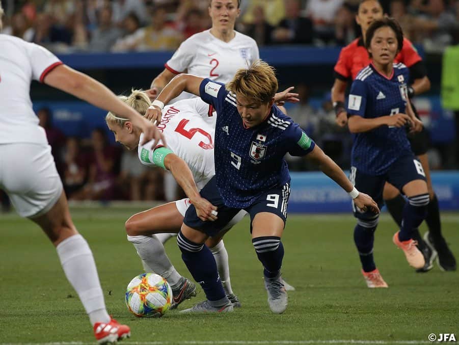 日本サッカー協会さんのインスタグラム写真 - (日本サッカー協会Instagram)「📸MATCH PHOTO ・ 後半に入っても、ギアを上げてきたイングランドに押し込まれる展開が続きましたが、#山下杏也加 選手を中心にしのいで試合を落ち着かせます。 ・ イングランドのゴールをこじ開けることはできず、0-2で試合は終了。グループステージを2位で突破し、日本時間6/26 4:00からオランダとベスト8進出をかけて戦います。 ・ FIFA女子ワールドカップフランス2019 📅6/20 日本時間4:00キックオフ 📍Stade de Nice #なでしこジャパン 🇯🇵 0-2🏴󠁧󠁢󠁥󠁮󠁧󠁿イングランド ・ ✍️JFA.jpでは、活動レポートを掲載中！ ・ ＜FIFA女子ワールドカップフランス2019＞ なでしこジャパン🇯🇵試合日程  6/10 25:00｜0-0アルゼンチン🇦🇷 6/14 22:00｜2-1 スコットランド🏴󠁧󠁢󠁳󠁣󠁴󠁿 6/20 04:00｜0-2イングランド🏴󠁧󠁢󠁥󠁮󠁧󠁿 6/26 04:00｜vsオランダ🇳🇱 📺フジテレビ系列、NHK BS、J SPORTSで生中継！ ・ #nadeshiko #世界のなでしこ #なでしこジャパン#FIFAWWC」6月21日 8時12分 - japanfootballassociation