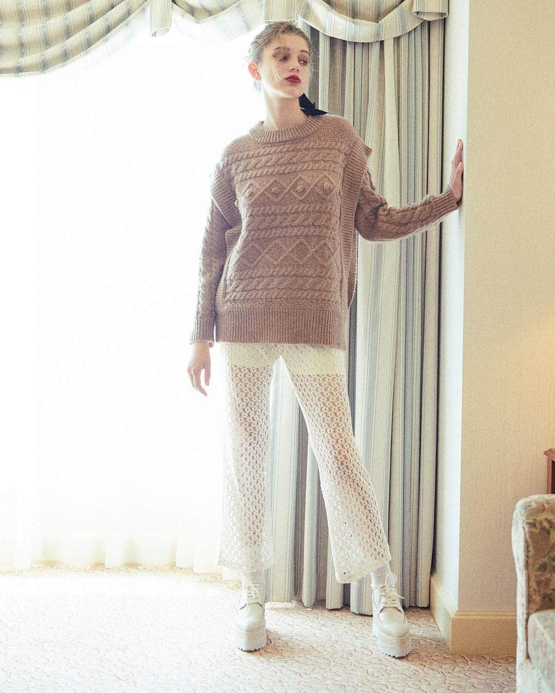 HONEY MI HONEY OFFICIALさんのインスタグラム写真 - (HONEY MI HONEY OFFICIALInstagram)「2019 AUTUMN COLLECTION  cable over knit top ¥18,000 off.brown.gray freesize  knit lace pants ¥13,000 off.black freesize  @honeymihoney_official  @honeymihoney_style  #HONEYMIHONEY」6月21日 8時17分 - honeymihoney_official