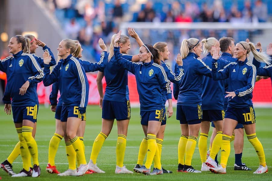 ソフィア・ヤコブソンさんのインスタグラム写真 - (ソフィア・ヤコブソンInstagram)「Finished second in the group, tomorrow we are off to Paris to prepare for the round of 16 against Canada! 🇸🇪💛💙 #FIFAWWC #france #2019」6月21日 8時18分 - sofiajakobsson