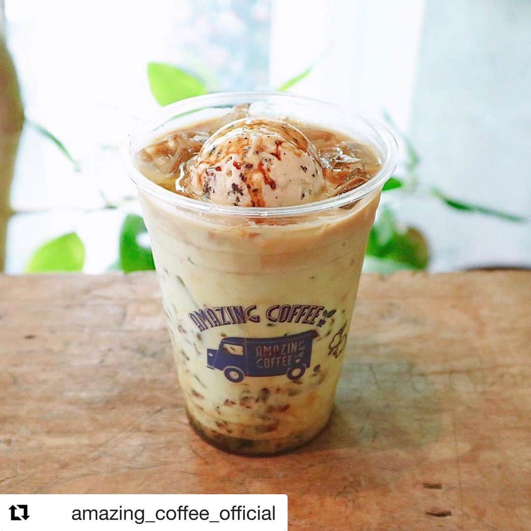 DOBERMAN INFINITYのインスタグラム：「#Repost @amazing_coffee_official with @get_repost ・・・ . ✨information from AMAZING COFFEE✨ . ⛓DOBERMAN INFINITY × AMAZING  COFFEE☕️のCOLLABORATION DRINK🎶 『AMAZING 5IVE』 . チョコミントアイスをイメージしたカフェラテドリンク🍨 Bitter&Sweetな味わいで、たっぷりのコーヒーゼリーとクッキー&クリームのアイスをトッピングした「食べるカフェラテ」をこの機会にお試しください⛓🥤 . 【商品名】 AMAZING 5IVE . 【販売価格】 ¥650(税込) . 【販売期間】 6/22(土)〜 . 【取扱店舗】 TOKYO NAKAMEGURO YOKOHAMA BAY OSAKA SOUTH SIDE YOKOSUKA BEACH SIDE TOKYO HANEDA AIRPORT . また、SNS企画も開催いたします🤳 コラボドリンク『AMAZING 5IVE』と一緒にハッシュタグ『DI』・『5IVE』・『AMeCO 』3つ付けてInstagramまたはTwitterに投稿して頂くとDOBERMAN INFINITY公認キャラクターのドービーくんとDream Ayaさんが描き下ろした豆Dステッカーをプレゼント🎁 . ※大変申し訳ございませんが、ステッカーは数に限りがございますので、無くなり次第終了とさせて頂きますので、ご了承下さい。 . 詳しくはプロフィールのofficial websiteから💁‍♂️⤵︎⤵︎ @amazing_coffee_official . #DOBERMANINFINITY #DI #5IVE #AMeCO  #coffee #TOKYONAKAMEGURO #YOKOHAMABAY #OSAKASOUTHSIDE #YOKOSUKABEACHSIDE #TOKYOHANEDAAIRPORT @dobermaninfinityofficial @aya_dream04」