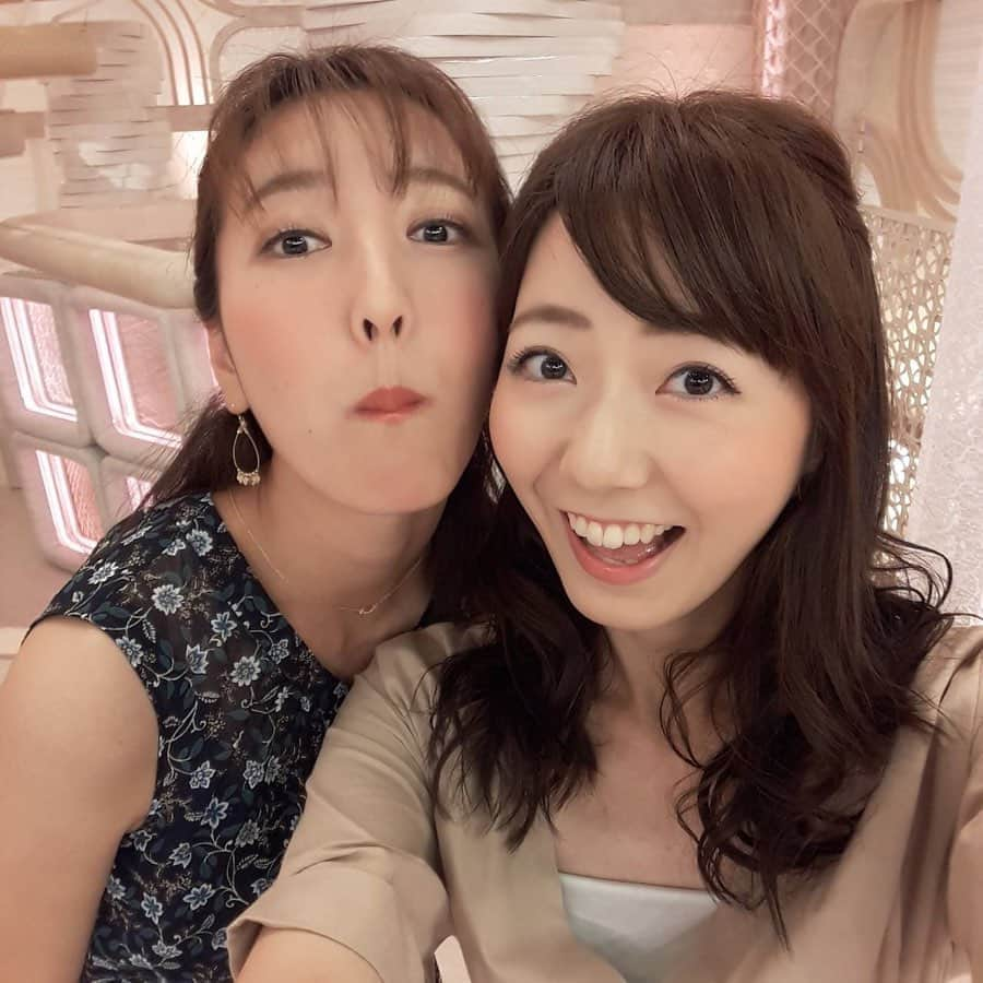 小澤陽子さんのインスタグラム写真 - (小澤陽子Instagram)「𝚊𝚝 𝚠𝚘𝚛𝚔☻  珍しいツーショット😳 と言われたんですが、 𝚒𝚗 𝚙𝚛𝚒𝚟𝚊𝚝𝚎❁ でよく会う内田アナと私としては、 そうですかー⁉️という印象…🤔笑  でしたが、たしかに。 そういえば、番組では初共演でした！！🙈 . . ありがとうございました❤︎ . . #みんな十人十色の例えをしてくれた #デザイン性のある衣装👗 #たけゆかさんの代行 #ライブニュースイット #隣の野島アナの心強さ #今週からまたリフレッシュして帰ってきた #竹内アナです✨ #おかえりなさい❤︎ #🕊 #今夜は#全力脱力タイムズ！」6月21日 19時29分 - yoko.ozawa729