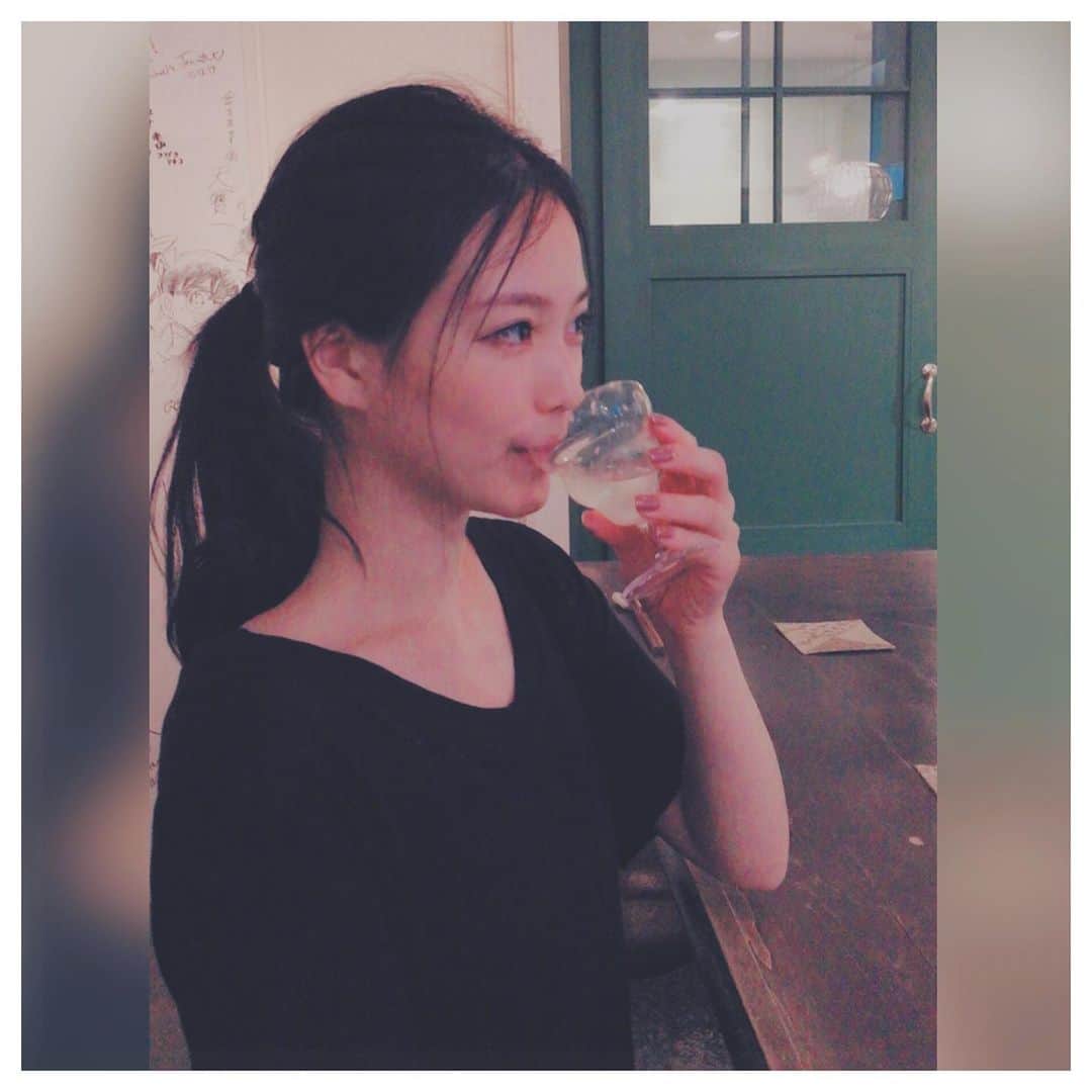 黒木晴香のインスタグラム：「近くに素敵なBarを見つけた ふらりしちゃいそう.....🕌」