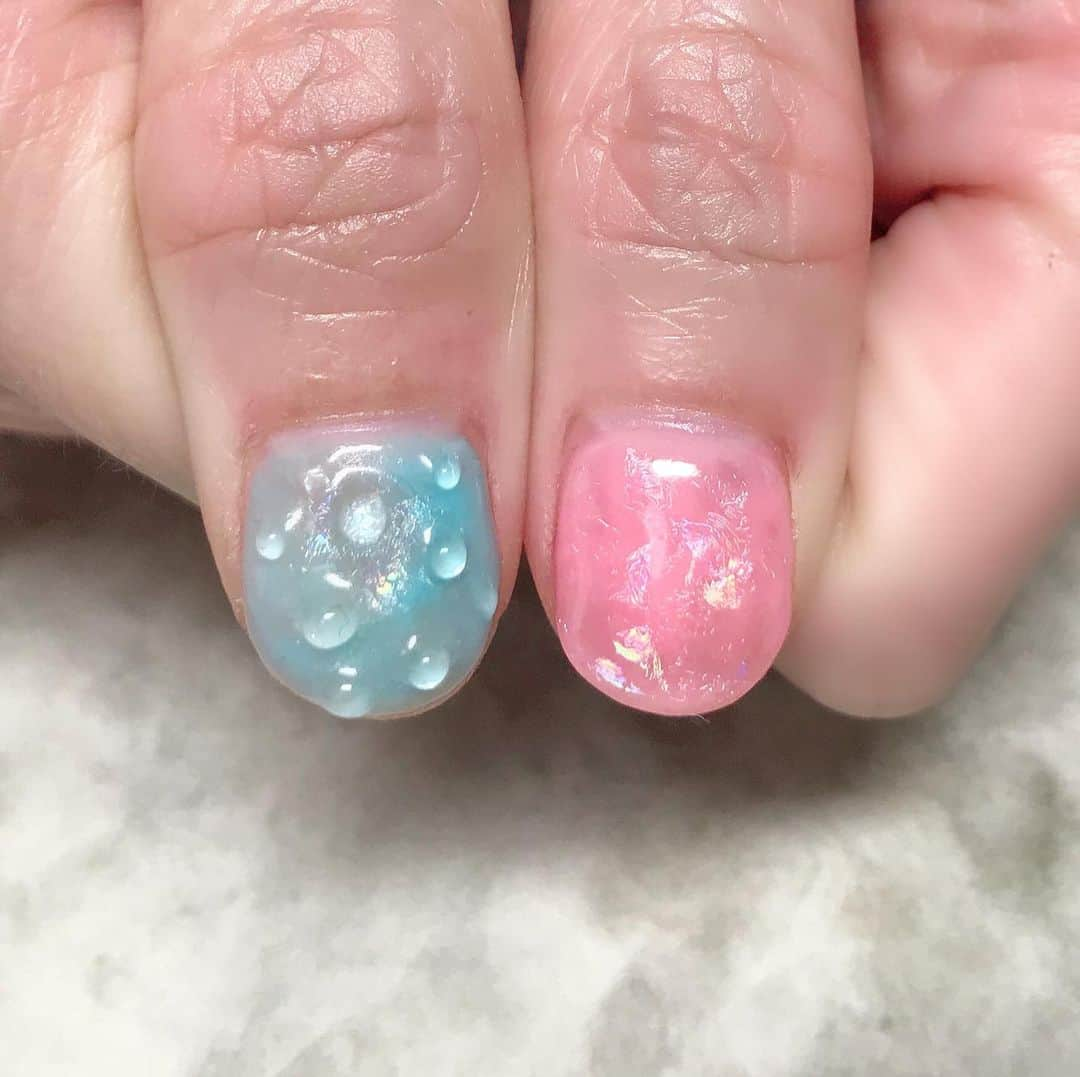 RinRinさんのインスタグラム写真 - (RinRinInstagram)「少し前のネイル〜💅🏻 @aaayyyaaa._ さんにAnna Sui のマーメイドコレクションコスメのテーマをお願いしました🧜🏻‍♀️🦋♪ すごく可愛くできた☺️💕 パールと玉虫色が特に好き〜✨いつもありがとう！ My nails from a while back~ 💅🏻 I asked @aaayyyaaa._ for nails inspired from Anna Sui’s Mermaid collection🧜🏻‍♀️🦋♪ it’s so beautiful~ I especially love the pearls and the subtle iridescent shine ✨ . . . #rinrindoll #rinrindollnails #sunnysideupnail #japanesenailsalon #japanesenailart #japanesenail #tokyonailsalon #japanesegelnails #gelnails #東京ネイルサロン #東京ネイル #ジェルネイル #summernails #summernailart #mermaidnails #マーメイドネイル #夏ネイル #サマーネイル」6月21日 18時02分 - rinrindoll