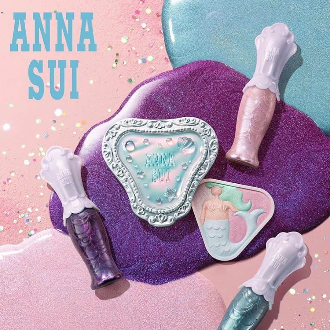 RinRinさんのインスタグラム写真 - (RinRinInstagram)「少し前のネイル〜💅🏻 @aaayyyaaa._ さんにAnna Sui のマーメイドコレクションコスメのテーマをお願いしました🧜🏻‍♀️🦋♪ すごく可愛くできた☺️💕 パールと玉虫色が特に好き〜✨いつもありがとう！ My nails from a while back~ 💅🏻 I asked @aaayyyaaa._ for nails inspired from Anna Sui’s Mermaid collection🧜🏻‍♀️🦋♪ it’s so beautiful~ I especially love the pearls and the subtle iridescent shine ✨ . . . #rinrindoll #rinrindollnails #sunnysideupnail #japanesenailsalon #japanesenailart #japanesenail #tokyonailsalon #japanesegelnails #gelnails #東京ネイルサロン #東京ネイル #ジェルネイル #summernails #summernailart #mermaidnails #マーメイドネイル #夏ネイル #サマーネイル」6月21日 18時02分 - rinrindoll