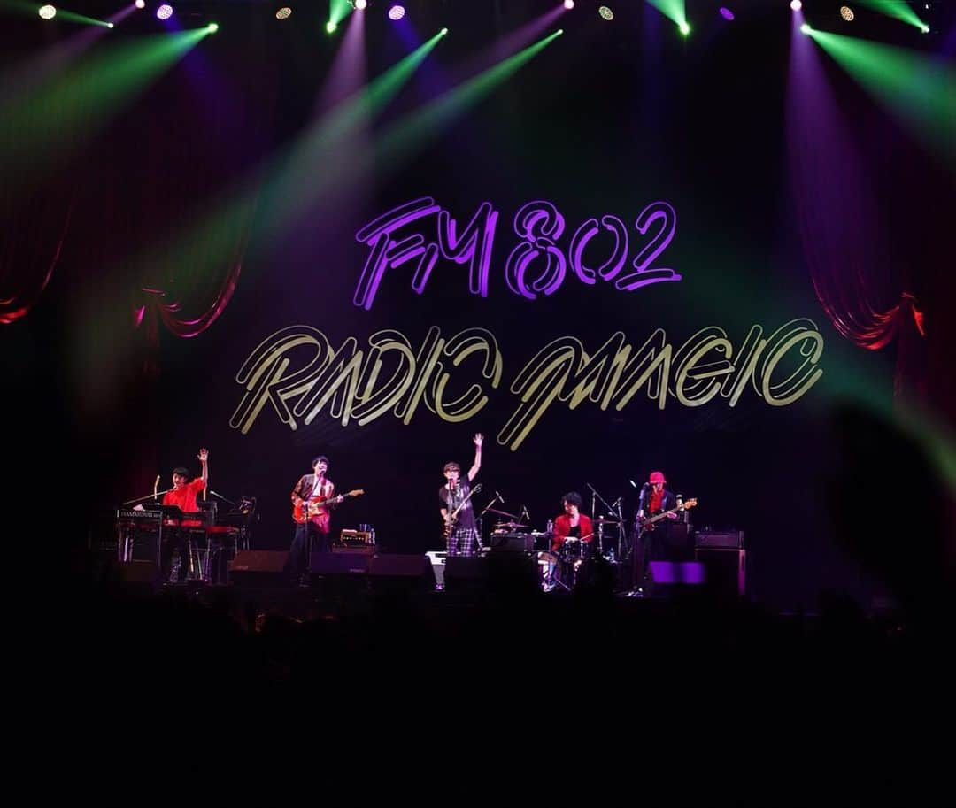 FM802さんのインスタグラム写真 - (FM802Instagram)「#FM802 #30PARTY RADIO MAGIC🔮  FM802開局30周年記念イベント #レディオマジック🎤 スガ シカオが #フジファブリック を従えてオンステージ💫  この日のライブ音源は各番組と、6月23日(日)19時からの特別番組でオンエア予定📻」6月21日 17時54分 - fm802_pr