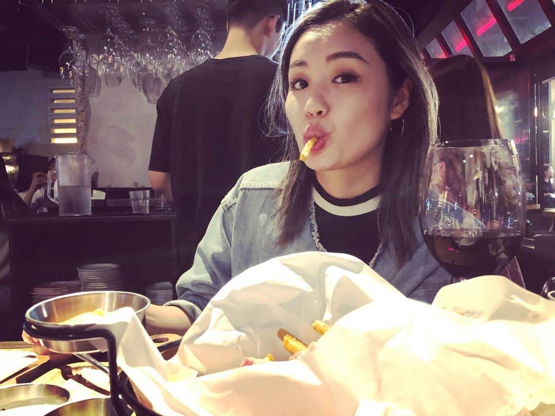 佐藤仁美のインスタグラム：「#🍷 .  potato with... . #wine #potato #korea  #myfavorite  #drink」