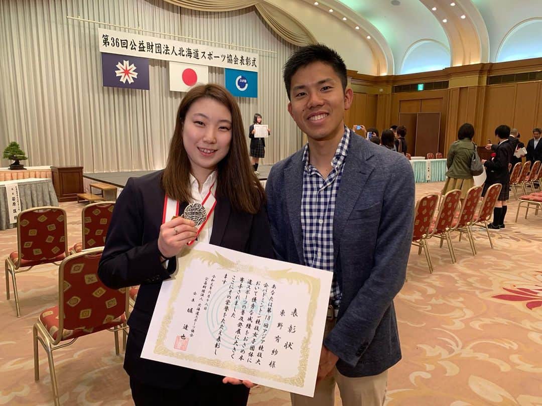 東野有紗さんのインスタグラム写真 - (東野有紗Instagram)「先日、地元である北海道でスポーツ賞を頂きました。 これもパートナーや応援をして下さっている皆様のおかげです。これからも、バドミントンの発展のために貢献していきたいと思っております。ありがとうこざいました。 . . The other day, I received a sports award in my hometown of Hokkaido.  This is also thanks to our partners and everyone who supports us.  From now on, I would like to contribute to the development of badminton.  Thank you very much. . . #htb五十幡さん @htb_isohatayusuke」6月21日 17時58分 - aripei.meee