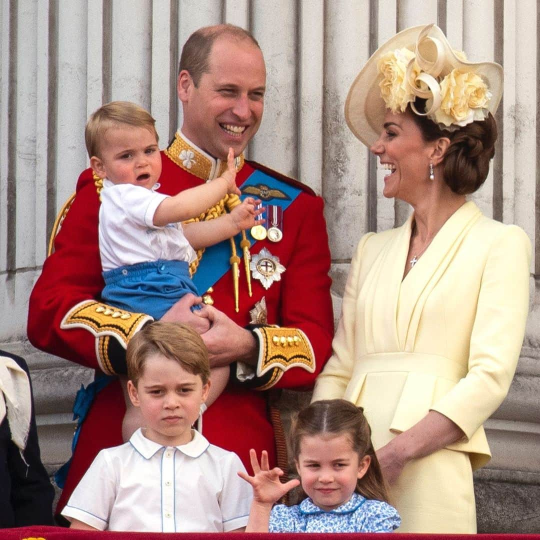 ロイヤル・ファミリーさんのインスタグラム写真 - (ロイヤル・ファミリーInstagram)「Happy Birthday to The Duke of Cambridge! 🎂  #HappyBirthdayHRH  The Duke of Cambridge is second in line to the throne. His Royal Highness undertakes a number of charitable activities and projects, and carries out public and official duties in support of The Queen, in the UK and overseas, alongside The Duchess of Cambridge.  Find out more about The Duke’s life and work @kensingtonroyal」6月21日 18時04分 - theroyalfamily