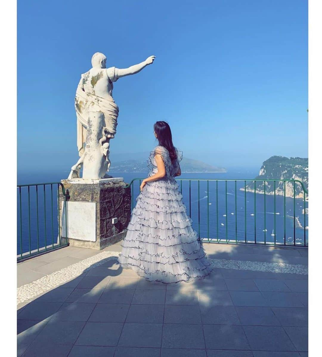 SOYOO BRIDALさんのインスタグラム写真 - (SOYOO BRIDALInstagram)「Jenny Packham by  S O Y O O B R I D A L 🔖  소영언니 in Capri 🌊☀️ #언제나눈부신💙 #소유의여신 #고소영 #카프리 #불가리 #제니팩햄 #소유브라이덜  Repost @kosoyoung_official 💫」6月21日 18時05分 - soyoobridal_official