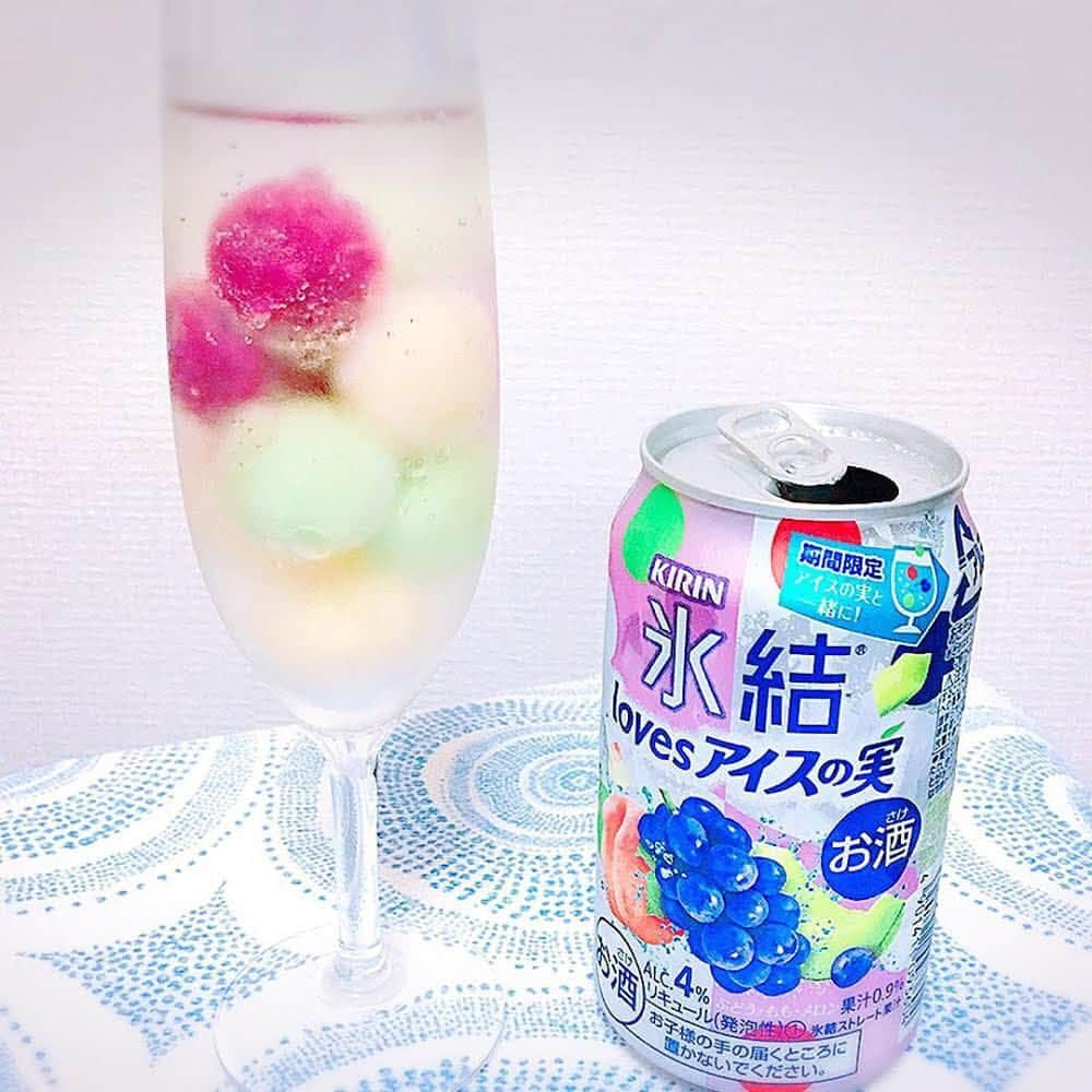 キリンビールさんのインスタグラム写真 - (キリンビールInstagram)「【#氷結 と #アイスの実 夢のコラボ記念🍇🍑🍈】「氷結×アイスの実」のアレンジの写真をいただいたので、ご紹介させていただきます😊﻿ ﻿ ﻿ １枚目﻿ 📷:@zyl_family さん﻿ 🍺:暑い日にはデザートに氷結×アイスの実😍💕﻿ ﻿ 2枚目﻿ 📷:@robin0041 さん﻿ 🍺:3つの味のアイスの実をIN🍇🍑🍈﻿ ﻿ 3枚目﻿ 📷:@mayukofujll さん﻿ 🍺: #氷結レモン にINで爽やかさUP🤩👌﻿ ﻿ 4枚目﻿ 📷:@makiccohan さん﻿ 🍺:アイスの実を旅のおともに😘✈ #旅する氷結﻿ ﻿ ５枚目﻿ 📷:@emiri_bambi さん﻿ 🍺:色々な組み合わせを楽しめます😆👍﻿ ﻿ ﻿ みなさんも氷結とアイスの実の組み合わせ、ぜひ楽しんでみてくださいね！﻿ #きょうのキリン での報告お待ちしています😘﻿ ﻿ ステキな写真をありがとうございました👏﻿ ﻿ #お酒好きと繋がりたい #イン酒タグラム #チューハイ好き #チューハイ好きな人と繋がりたい #チューハイ #缶チューハイ #氷結lovesアイスの実 #コラボ #アイスの実アレンジ #期間限定 #宅のみ #きょうのキリン #キリンビール #キリン #kirin #いんしゅたぐらむ　#チューハイ好き ＃アイス好き #氷結に追い果実 #おうちカフェ #おうち居酒屋 #至福の時間　#スイーツ好きな人と繋がりたい」6月21日 18時15分 - kirin_brewery