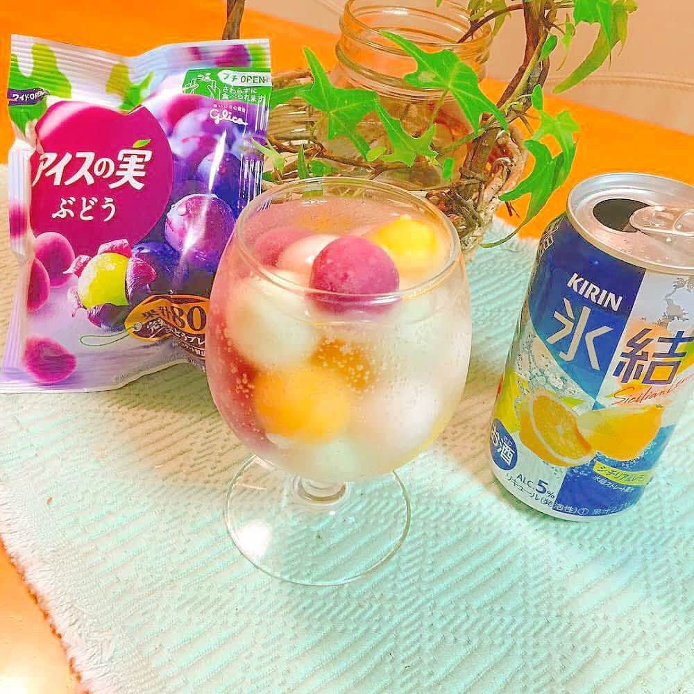 キリンビールさんのインスタグラム写真 - (キリンビールInstagram)「【#氷結 と #アイスの実 夢のコラボ記念🍇🍑🍈】「氷結×アイスの実」のアレンジの写真をいただいたので、ご紹介させていただきます😊﻿ ﻿ ﻿ １枚目﻿ 📷:@zyl_family さん﻿ 🍺:暑い日にはデザートに氷結×アイスの実😍💕﻿ ﻿ 2枚目﻿ 📷:@robin0041 さん﻿ 🍺:3つの味のアイスの実をIN🍇🍑🍈﻿ ﻿ 3枚目﻿ 📷:@mayukofujll さん﻿ 🍺: #氷結レモン にINで爽やかさUP🤩👌﻿ ﻿ 4枚目﻿ 📷:@makiccohan さん﻿ 🍺:アイスの実を旅のおともに😘✈ #旅する氷結﻿ ﻿ ５枚目﻿ 📷:@emiri_bambi さん﻿ 🍺:色々な組み合わせを楽しめます😆👍﻿ ﻿ ﻿ みなさんも氷結とアイスの実の組み合わせ、ぜひ楽しんでみてくださいね！﻿ #きょうのキリン での報告お待ちしています😘﻿ ﻿ ステキな写真をありがとうございました👏﻿ ﻿ #お酒好きと繋がりたい #イン酒タグラム #チューハイ好き #チューハイ好きな人と繋がりたい #チューハイ #缶チューハイ #氷結lovesアイスの実 #コラボ #アイスの実アレンジ #期間限定 #宅のみ #きょうのキリン #キリンビール #キリン #kirin #いんしゅたぐらむ　#チューハイ好き ＃アイス好き #氷結に追い果実 #おうちカフェ #おうち居酒屋 #至福の時間　#スイーツ好きな人と繋がりたい」6月21日 18時15分 - kirin_brewery