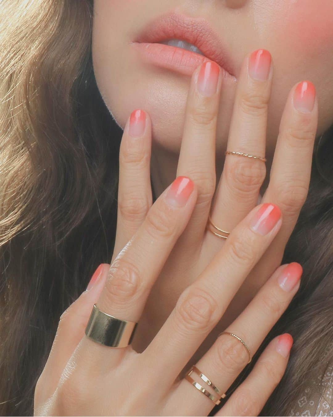 3CE Official Instagramさんのインスタグラム写真 - (3CE Official InstagramInstagram)「3CE TAKE A LAYER LAYERING NAIL LACQUER #PURE_RED 손쉽게 완성되는 레이어링 네일, 맑게 물든 퓨어 레드❣️ #3ce #3celayeringnaillacquer #nailart」6月21日 18時18分 - 3ce_official