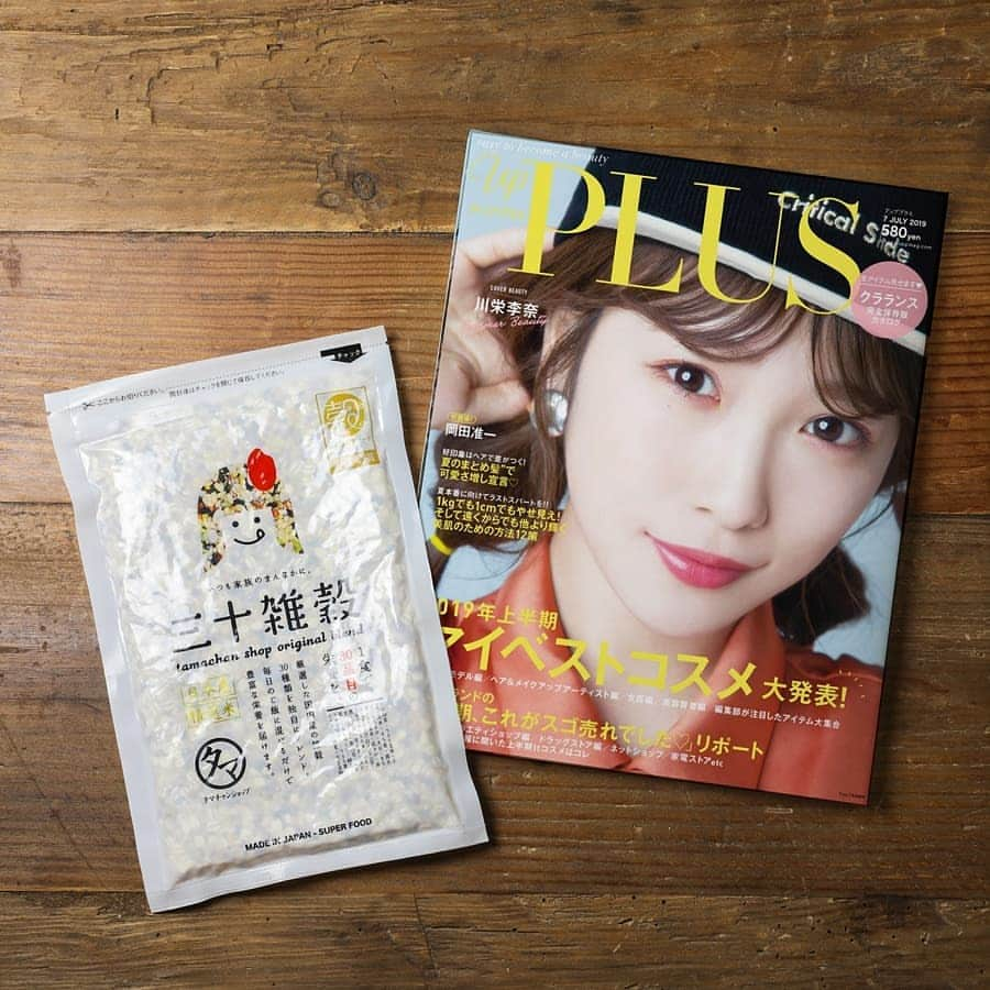 タマチャンショップさんのインスタグラム写真 - (タマチャンショップInstagram)「＼雑誌『up PLUS』に掲載されました！／⁣ タマチャンショップの「三十雑穀」が、美容雑誌『up PLUS』7月号に掲載されました！⁣ ただいま絶賛発売中です✨⁣ .⁣ 7月号は、『2019年上半期ベストコスメ&セールスランキング特集』。⁣ 「三十雑穀」は、54ページ・楽天市場の激売れ商品「お取り寄せ食品部門」にて紹介されています。⁣ .⁣ 厳選した30種類もの国産雑穀をブレンドした「三十雑穀」。いつものお米に混ぜるだけで、ビタミン・ミネラル豊富な栄養ご飯に早変わりしますよ。⁣ あなたも「三十雑穀」で、毎日の美容・健康づくりに取り組んでみませんか？⁣ .⁣ .⁣ ○お買い物は写真をタップしてくださいね。⁣ .⁣ .⁣ #タマチャンショップ #tamachanshop #三十雑穀 #1日30品目 #もち麦 #玄米 #黒米 #雑穀 #雑穀米 #米 #雑穀ごはん #ごはん #ビタミン #ミネラル #栄養 #健康 #美容と健康 #美容 #おうちごはん #豊かな食卓 #料理好きな人と繋がりたい #お取り寄せ #楽天お買い物部 #雑誌掲載」6月21日 18時28分 - tamachanshop