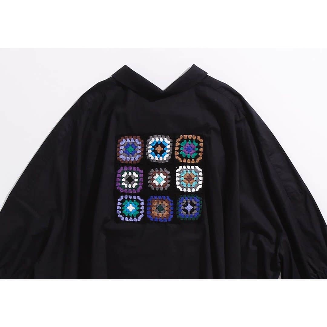 FRAPBOISofficialさんのインスタグラム写真 - (FRAPBOISofficialInstagram)「NEW ARRIVAL  グラニー 1593RFB005 WHITE/BLACK 17,500YEN+TAX  IN STORES NOW  #frapbois #フラボア #2019 #2020 #19aw #autumn #winter #collection #コレクション #mother #マザー #granny #グラニー #grannysquare #グラニースクエア #crochet #クロシェ #かぎ針編み #knit #ニット #tokyo #japan」6月21日 18時52分 - frapbois_official