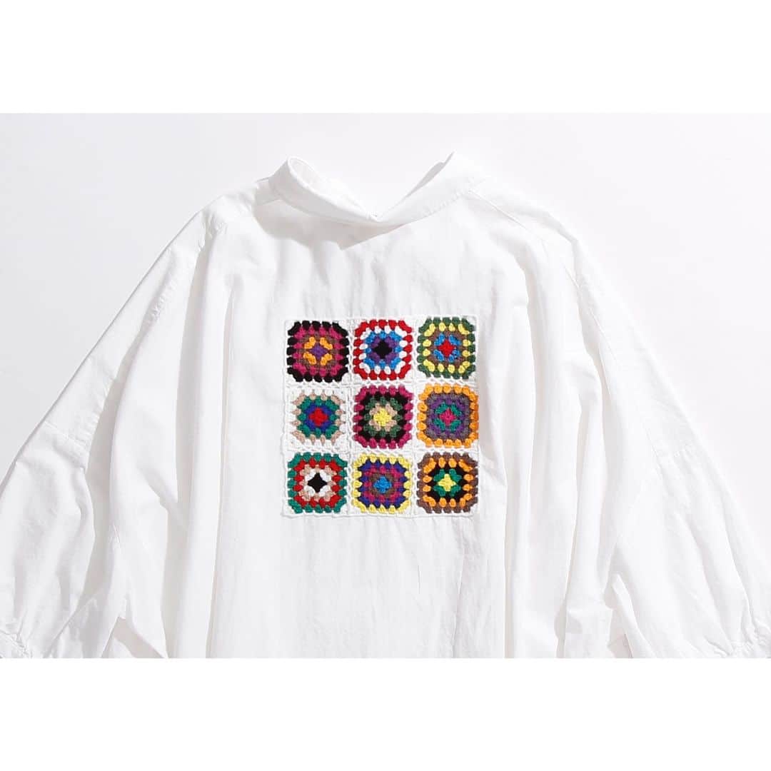 FRAPBOISofficialさんのインスタグラム写真 - (FRAPBOISofficialInstagram)「NEW ARRIVAL  グラニー 1593RFB005 WHITE/BLACK 17,500YEN+TAX  IN STORES NOW  #frapbois #フラボア #2019 #2020 #19aw #autumn #winter #collection #コレクション #mother #マザー #granny #グラニー #grannysquare #グラニースクエア #crochet #クロシェ #かぎ針編み #knit #ニット #tokyo #japan」6月21日 18時52分 - frapbois_official