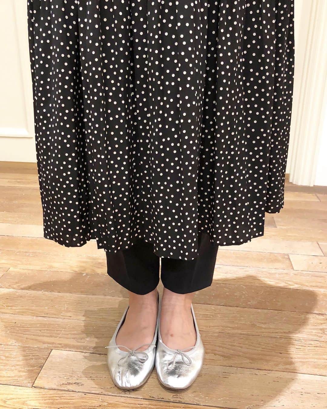 DRESSTERIORさんのインスタグラム写真 - (DRESSTERIORInstagram)「ご好評を頂いておりますデシンドットワッシャープリーツスカートは丈が2種類がございます。﻿ ひざ下丈（70cm）のタイプとミディ丈（83cm）のタイプ。﻿ ﻿ こちらのスタッフは身長155cmで、ひざ下丈タイプを着用しております。﻿ ﻿﻿﻿ ☑︎詳細はショッピングタグをタップ👆﻿﻿﻿﻿ ﻿﻿﻿ ﻿ #dressterior #ドレステリア」6月21日 18時52分 - dressterior_official