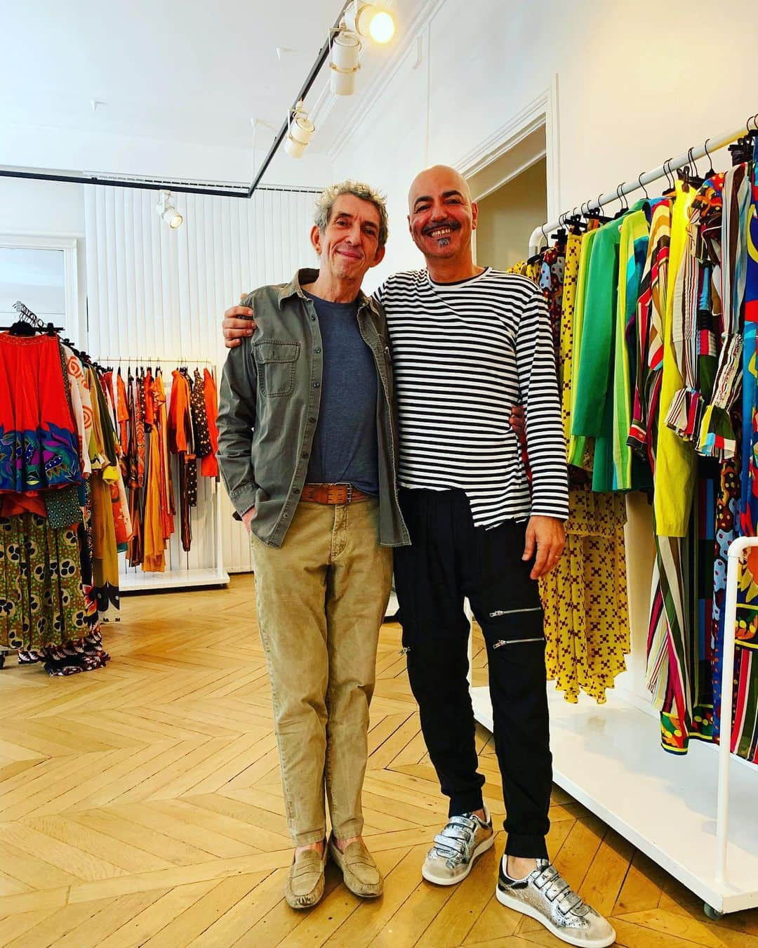 ミッシェルクランさんのインスタグラム写真 - (ミッシェルクランInstagram)「The Spring 20 season has officially started with our first appointment this morning of the wonderful Newport Beach and LA designers stores @michaelnusskernla with our buyer friend Wakim #michelklein #mimiliberté #PS20 @d.rofo ❤️😜❤️」6月21日 18時53分 - mimi_liberte_michel_klein