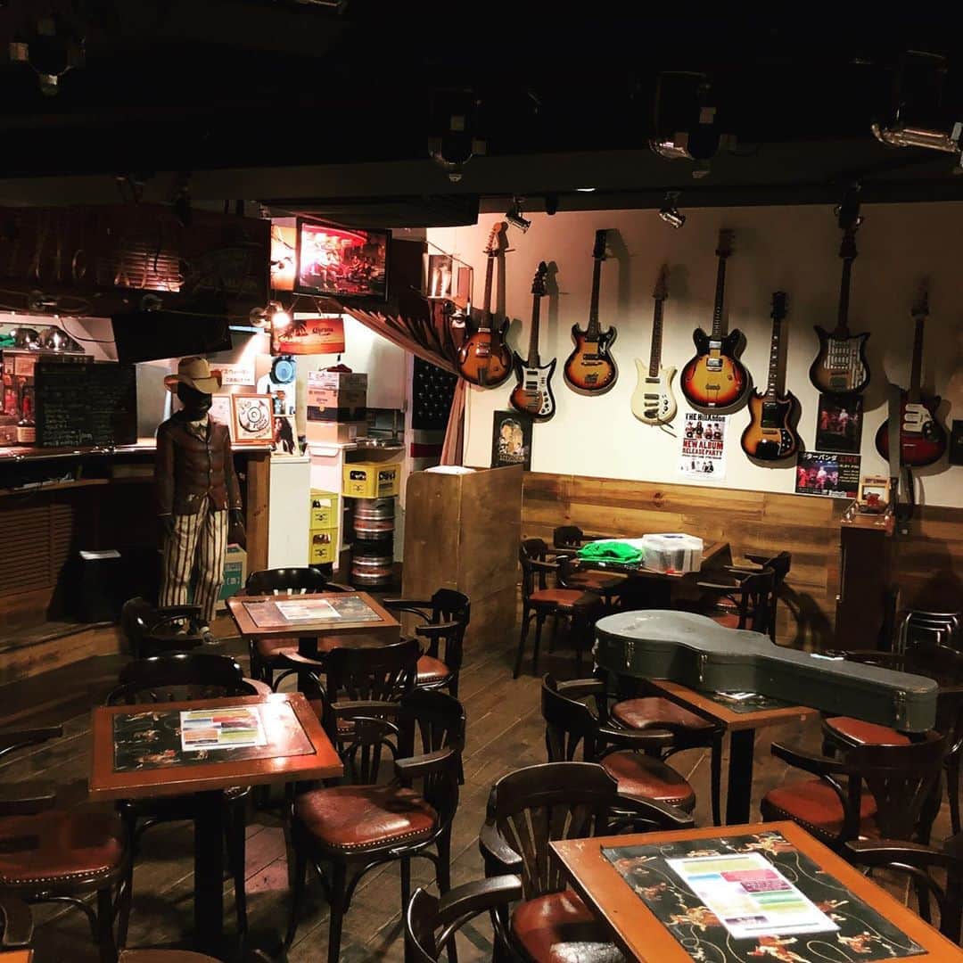 山川のりをのインスタグラム：「今夜は高槻市ナッシュビルウエストにて高槻ギターパンダのライブです。20時/20時30分、3500円D付きです。共演はスロウプス！お近くの方々会いにきてアイニージュー！guitarpanda.net」