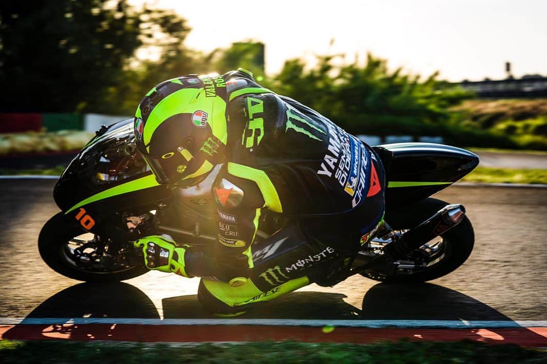 バレンティーノ・ロッシのインスタグラム：「Allenamento al Jeepers Kart con la @vr46ridersacademyofficial 📸 @camilss @alenbolla」