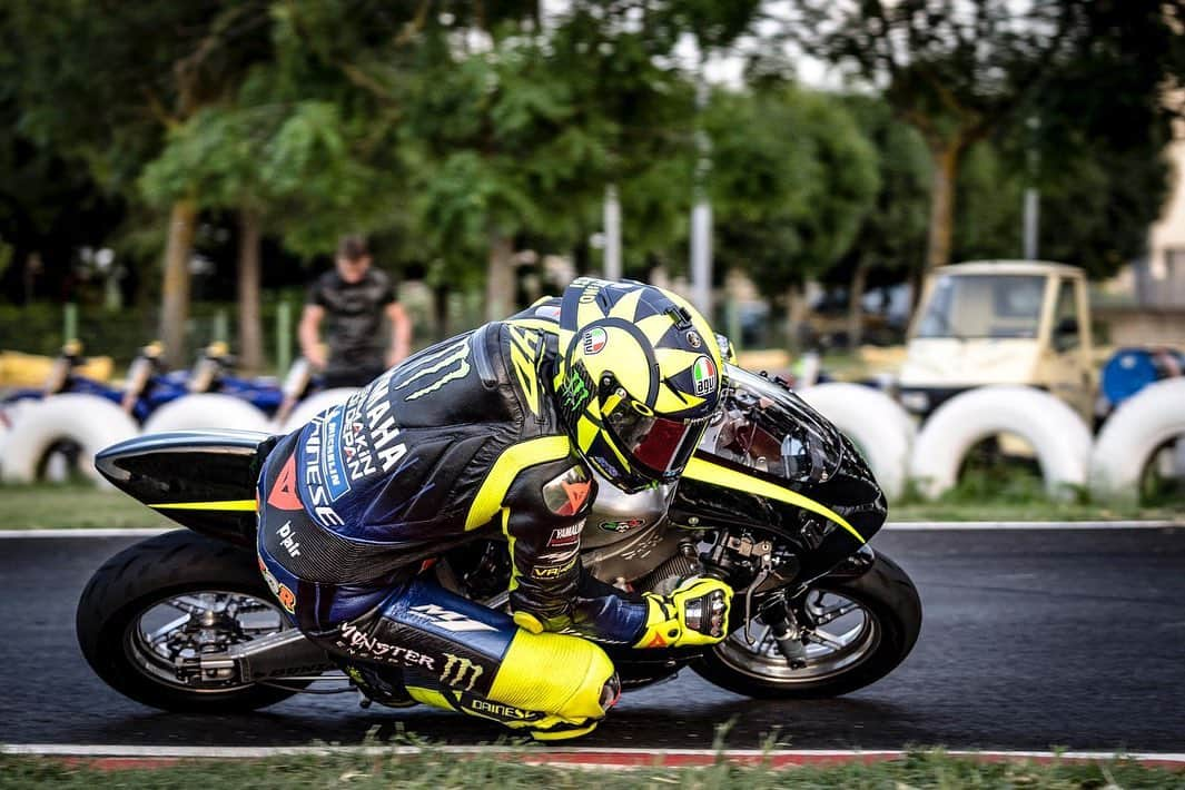 バレンティーノ・ロッシさんのインスタグラム写真 - (バレンティーノ・ロッシInstagram)「Allenamento al Jeepers Kart con la @vr46ridersacademyofficial 📸 @camilss @alenbolla」6月21日 19時01分 - valeyellow46