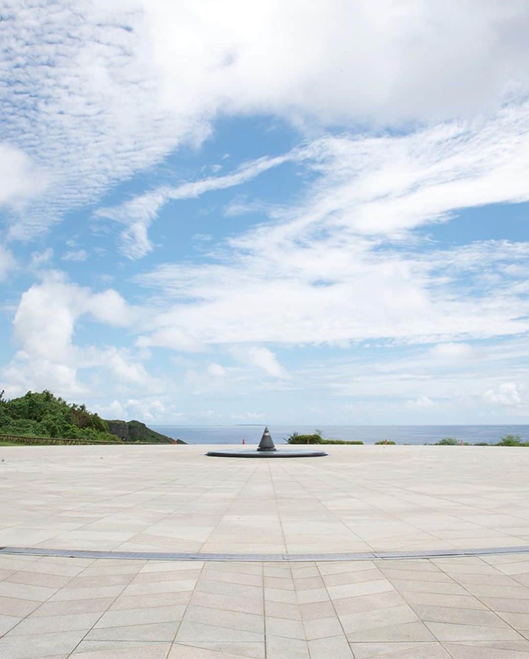 Be.okinawaさんのインスタグラム写真 - (Be.okinawaInstagram)「Next Sunday, June 23rd is Irei no Hi - Okinawa's Peace Memorial Day.  Every year as the clock strikes noon, Okinawans take a moment of silence for the lives lost during the Battle of Okinawa. The Cornerstone of Peace was built to commemorate those lost, to pray for peace, and to pass on lessons learned from the war. ©OCVB  #itomancity #糸滿 #이토만 #糸満 #okinawamemorialday #慰霊の日 #peacememorialpark #平和祈念公園 #peace #peaceful #beokinawa #visitokinawa」6月21日 19時11分 - visitokinawajapan