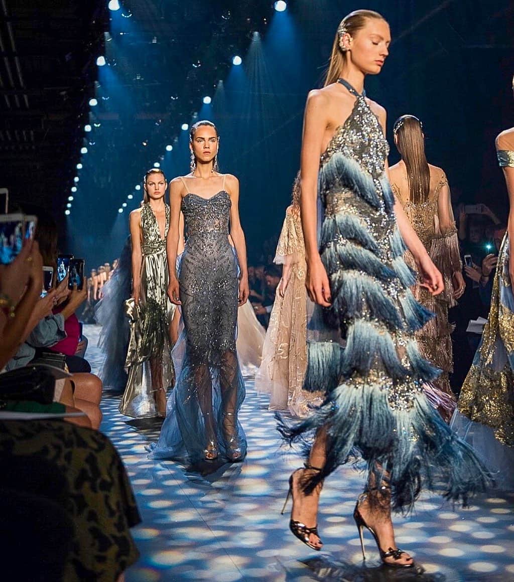 Marchesaさんのインスタグラム写真 - (MarchesaInstagram)「From the archives: Looking back to the Spring/Summer 2017 Marchesa runway finale. #marchesa #ss17marchesa」6月21日 10時24分 - marchesafashion