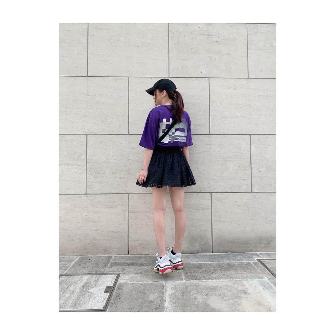 浜田翔子さんのインスタグラム写真 - (浜田翔子Instagram)「美容院いく道で。 fashionshoko #wear 新しいTシャツお気に入り💕  #steveyoni  #openingceremony  #balenciaga」6月21日 10時25分 - shoko_hamada